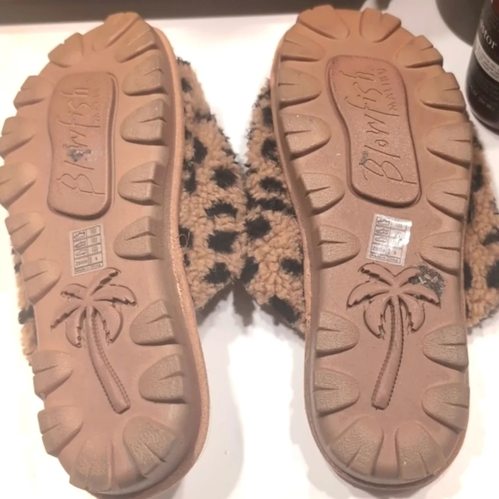 Blowfish Malibu Sherpa Women's Slides Size 9.